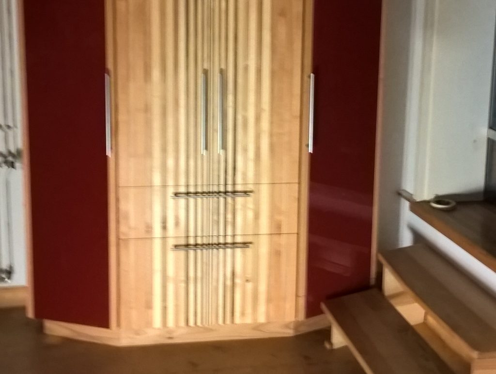 Küchenschrank – Holz in Form